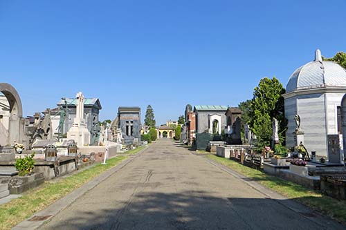 Il suffragio dei defunti nei cimiteri