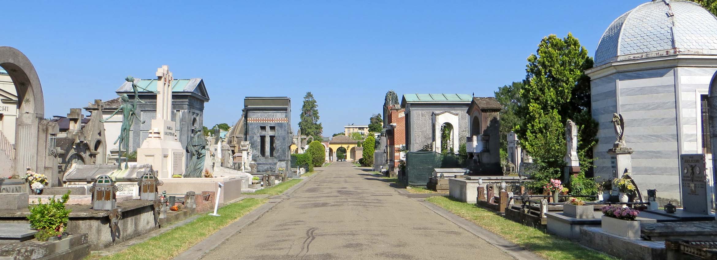 Il suffragio dei defunti nei cimiteri